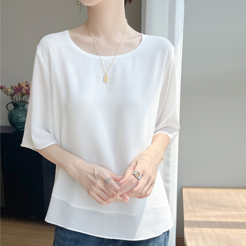 Summer 2026 New Chiffon Top with Round Neck, Loose Fit, Mid-Sleeves, Cool and Breathable, Slimming, Age-Reducing, Versatile Chiffon Blouse Summer 2026 New Chiffon Top with Round Neck, Loose Fit, Mid-Sleeves, Cool and Breathable, Slimming, Age-Reducing, Versatile Chiffon Blouse