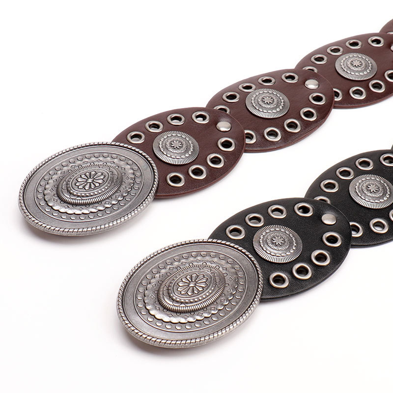 Cinturón punk con medallones y hebilla de aleación