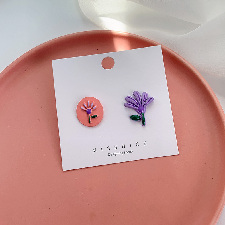 Nihaojewelry Wholesale Jewelry Simple Asymmetrical Hit Color Flower Stud Earrings display picture 6