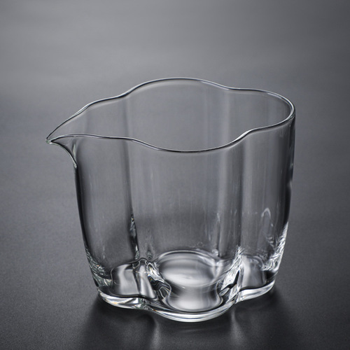 Japanese-style short cloud fair cup heat-resistant glass tea dispenser Kung Fu tea set tea sea household high-end public cup water cup