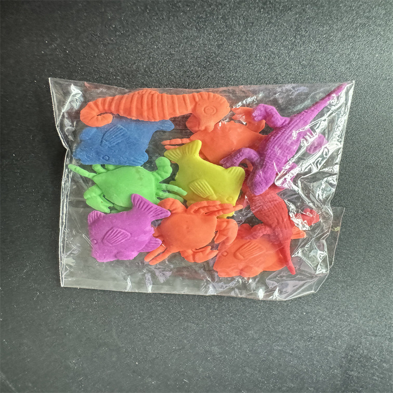 10개의 중간 만화 팽창 동물