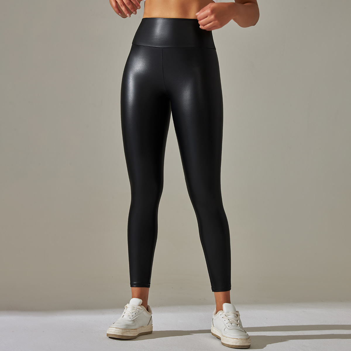 Liquidación: Pantalones de cuero sintético elástico de Amazon para mujer, estilo europeo y americano, leggings de yoga ajustados de cintura alta y coloridos con efecto levanta glúteos.