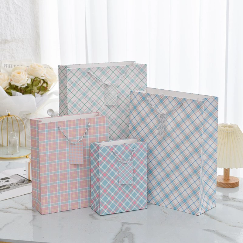Новая клетчатая подарочная сумка, клетчатая подвеска, модный новый подарок для домашних животных, бумажный пакет, изысканный сувенир из жизни