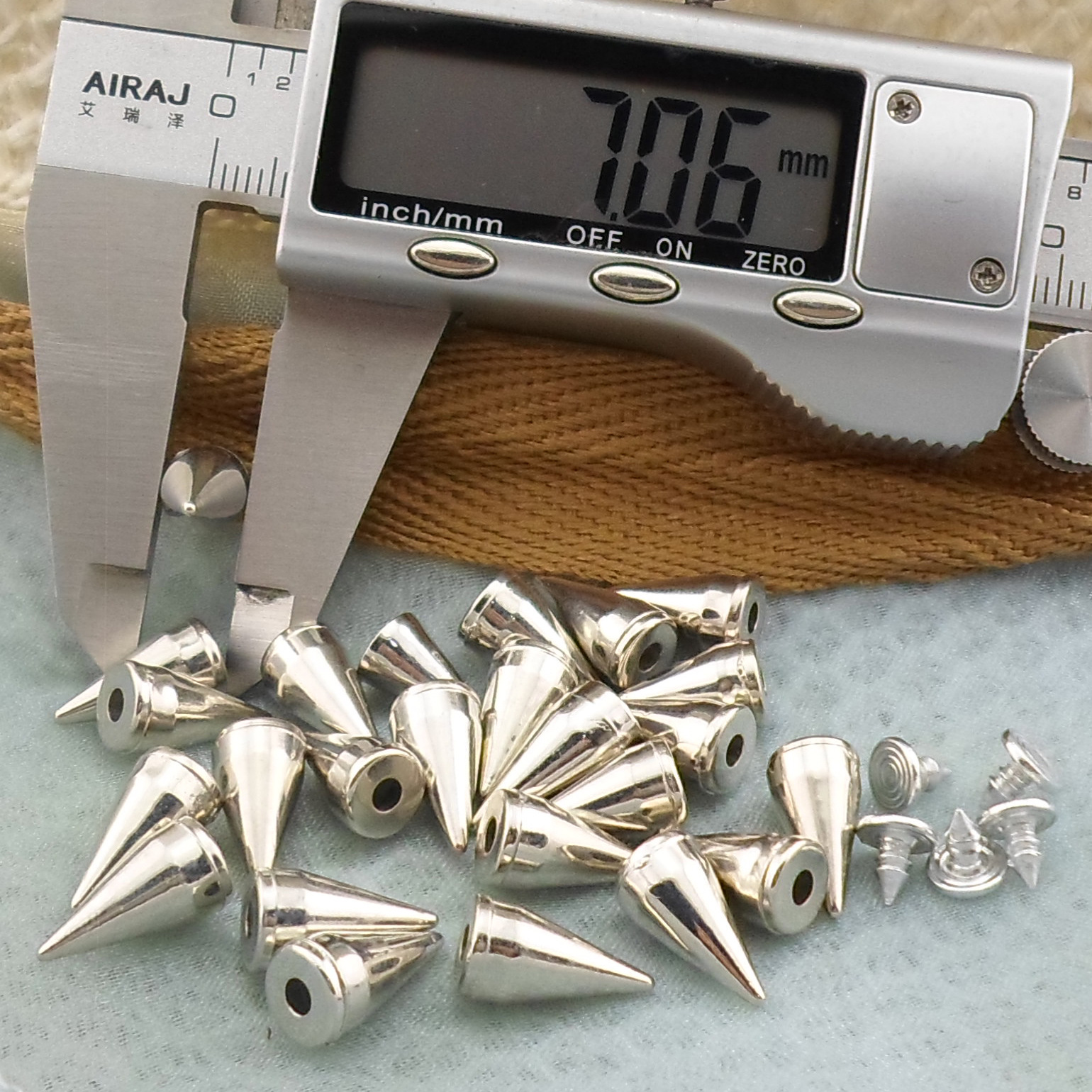 （塑料）7×高13.5MM朋克子弹头撞钉 ABS尖头铆钉手机贴防狼钉