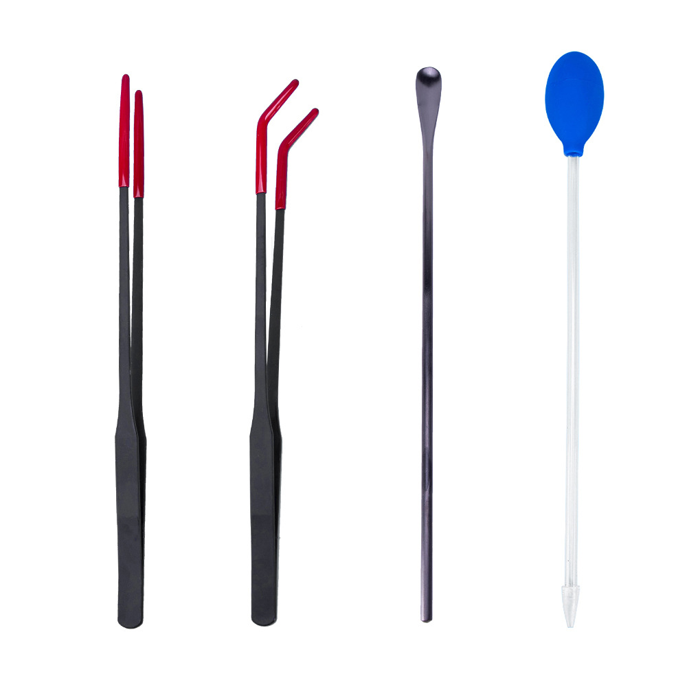 포장된 먹이 핀셋 4개(검은색 및 빨간색)