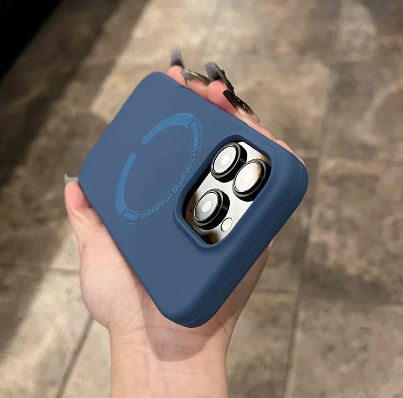 Nueva succión magnética de silicona líquida para iPhone15 funda para teléfono móvil 14ProMax agujero grande 12 Apple 13 hombres y mujeres 14