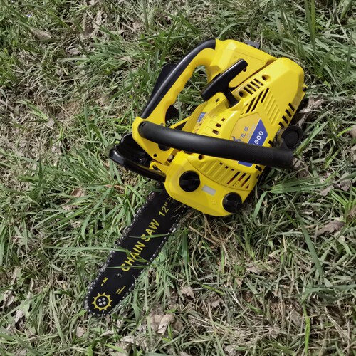 Wholesale factory price 2500 small oil saw, handheld tree cutting wood gas chain saw, one-handed oil saw