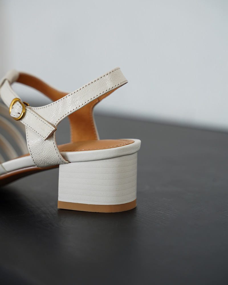 Sandal nữ cổ điển mũi nhọn quai T khóa, gót 5 cm, da cừu mềm — màu trắng ngà chi tiết 19