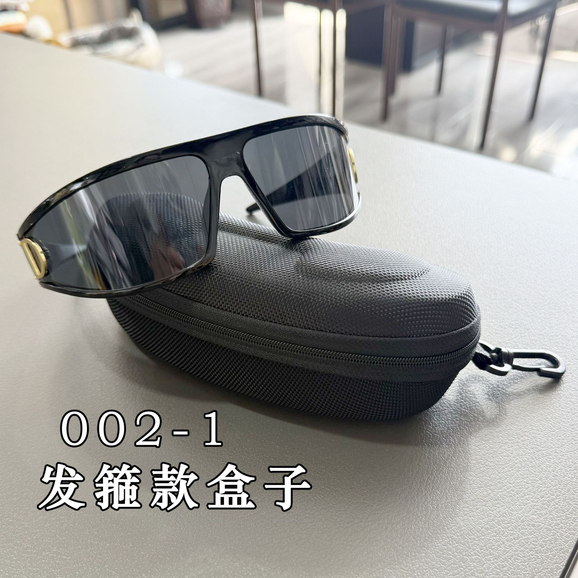 Nuevo estuche para gafas de moda con cadena antideslizante, adecuado para gafas de miopía, gafas de lectura, varios colores, incluye paño para gafas y varios colores de estuche para gafas.