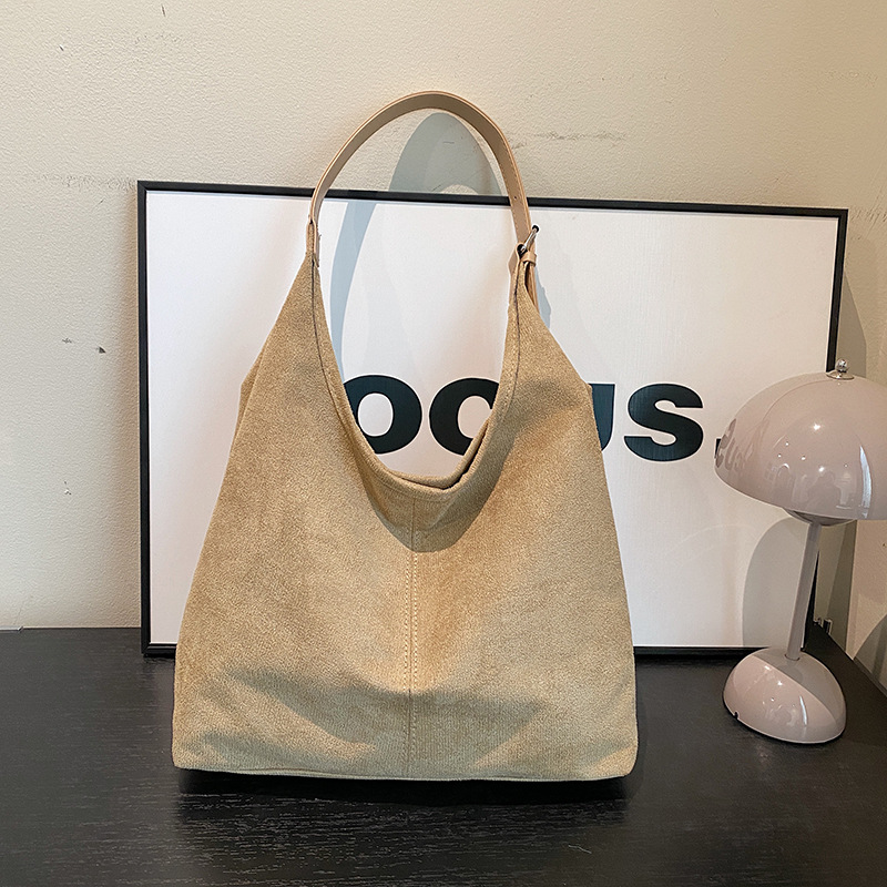 Casual viaje de gran capacidad bolso de seda mujer 2024 nuevo otoño invierno mochila de hombro bolso de cubo