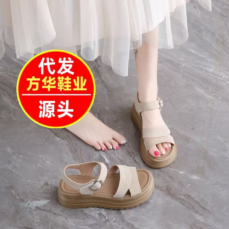 2026 nueva primavera y verano con suela gruesa transpirable no se cansa pies de moda versátil y cómodo con suela blanda sandalias romanas