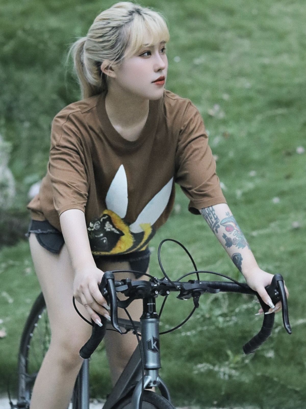 Fabricante Kemat Bicicleta de carretera Bicicleta de montaña con manita curva Freno de disco para adultos, hombres y mujeres, velocidad variable, carrera de ciclismo ligero