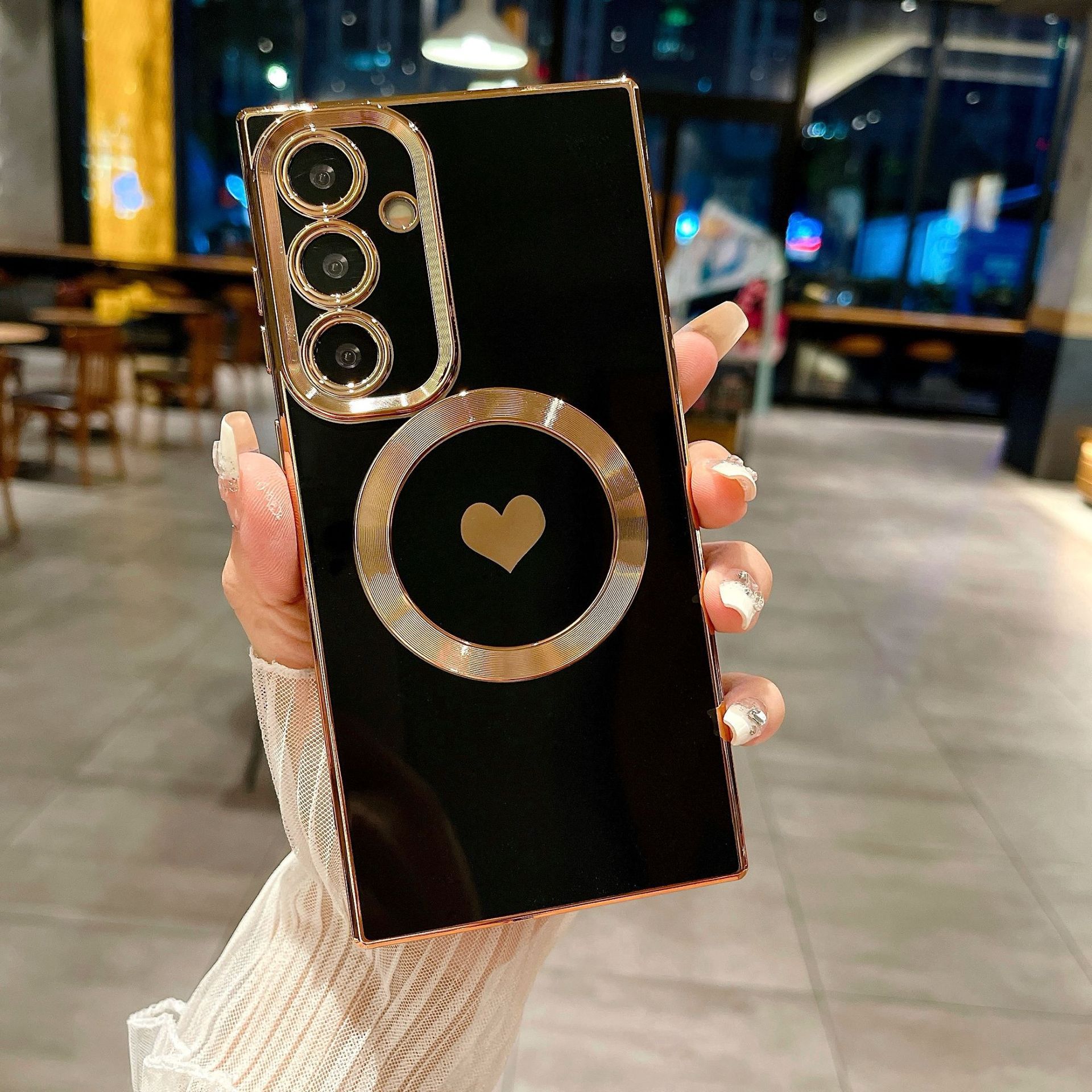 Adecuado para la carcasa cuadrada de teléfono móvil Samsung s24ultra Chapada en color real absorción magnética + funda protectora de teléfono móvil de amor lateral