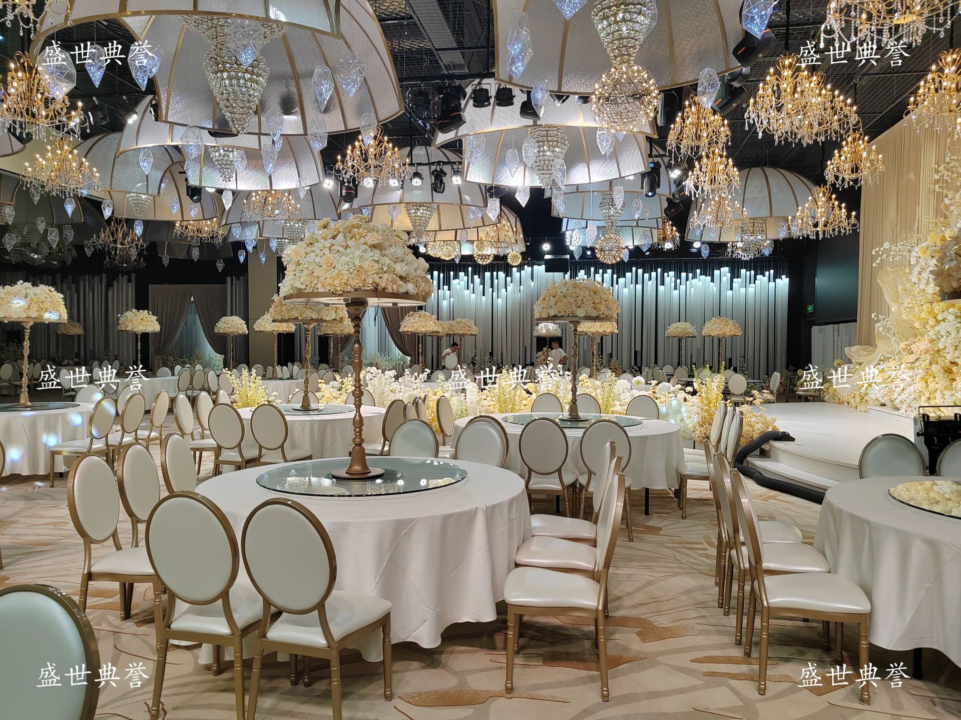 Taizhou hotel de cinco estrellas banquete mesa y silla restaurante banquete de boda plegable silla trasera redonda de comercio exterior boda tema silla de sol pic 15