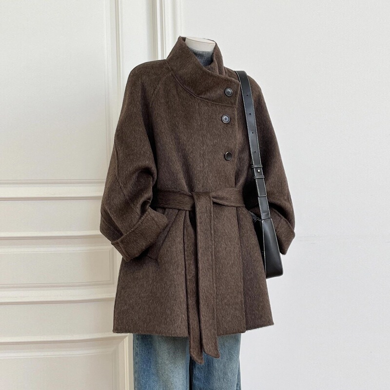 2026 New Model: Unique and Super Stylish Women's Woolen Coat for Deep Winter, Thickened Short Style for Petite Women
