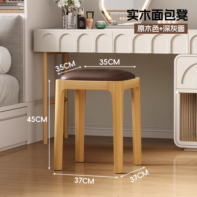 Patas de troncos de ceniza oscura