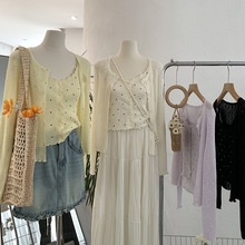 欧玛莱 波浪边圆领单排扣长袖薄款外搭+波点吊带两件套上衣女2819