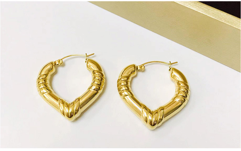 Retro Heart Shape Stainless Steel Gold Plated Earrings 1 Pair