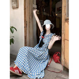 蓝色浪漫气质格子飞飞袖连衣裙女夏季2025新款绑带收腰显瘦长裙子