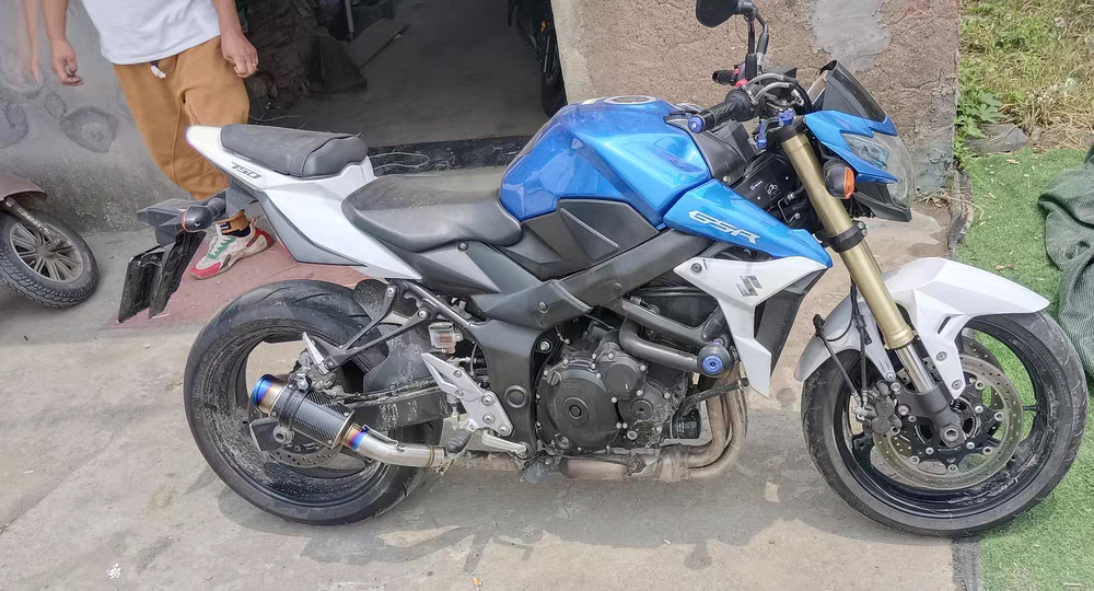 Suzuki Gsr750 Gsx-S750 Exhaust Gsx750 Mid-Section Modified with Scorpion Sc Ar Silencer Exhaust Pipe