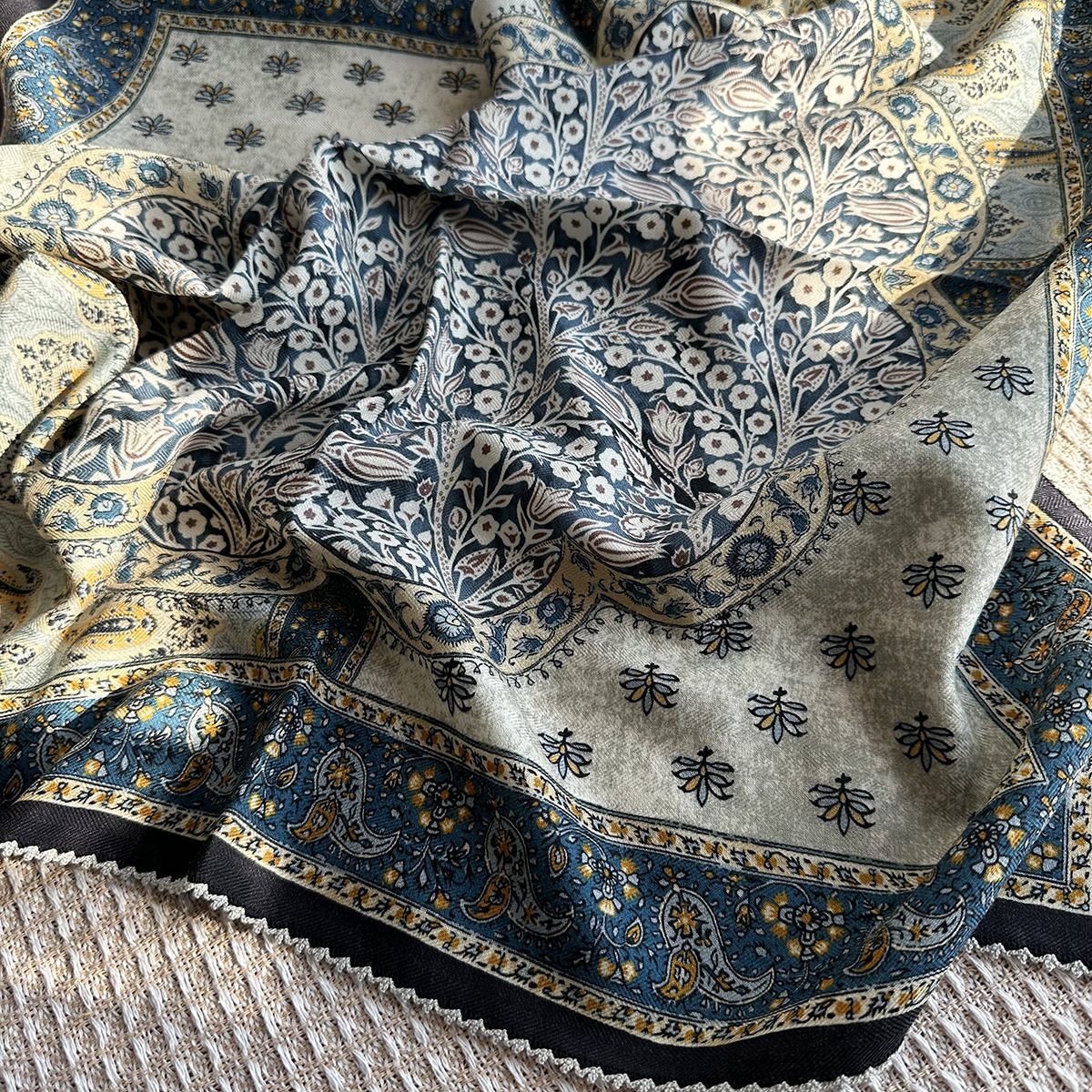French Vintage Floral Totem Silk Wool Scarf For Women, Autumn Winter Warm Neck Wrap High-End Lace Square Scarf - Thumbnail 4