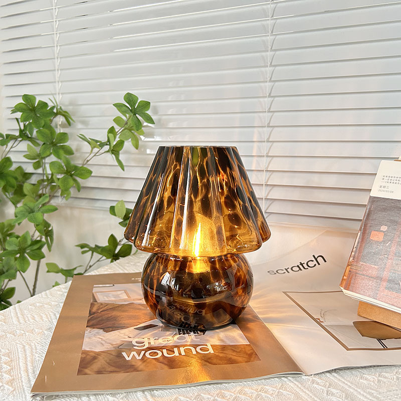 Lámpara de hongo en forma de flor creativa transfronteriza Lámpara de noche simple de estilo crema Lámpara de mesa de decoración de ambiente de niña linda in