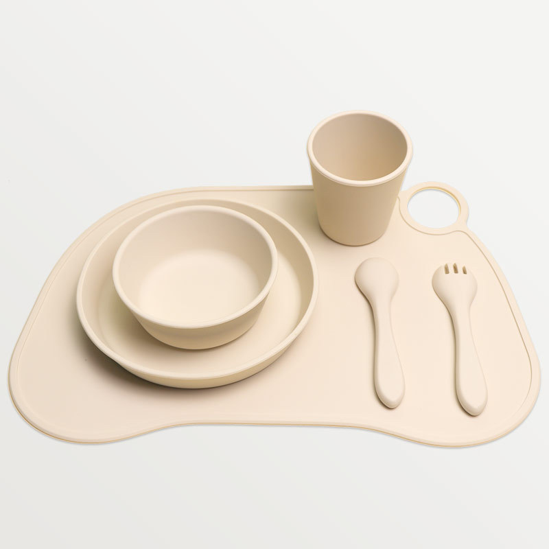 Comida para bebés vajilla traje de aprendizaje suplemento alimenticio de cinco piezas de silicona de grado alimenticio seguridad garantizada niños lechón diseño