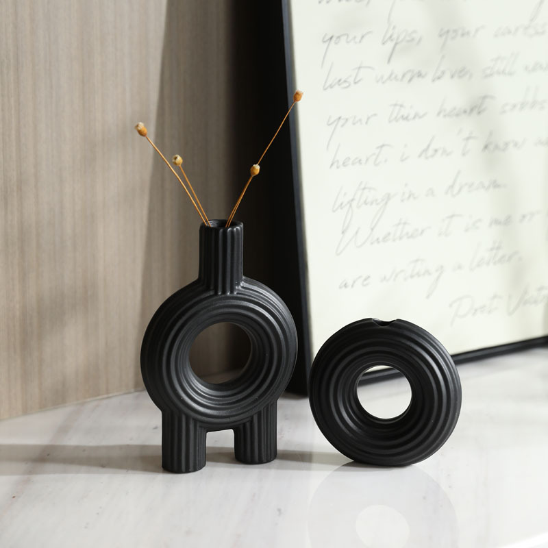 Nórdico moderno simple y tranquilo vaso de cerámica en blanco y negro decoración de flores de decoración de escritorio suave de sala de patrón de hogar
