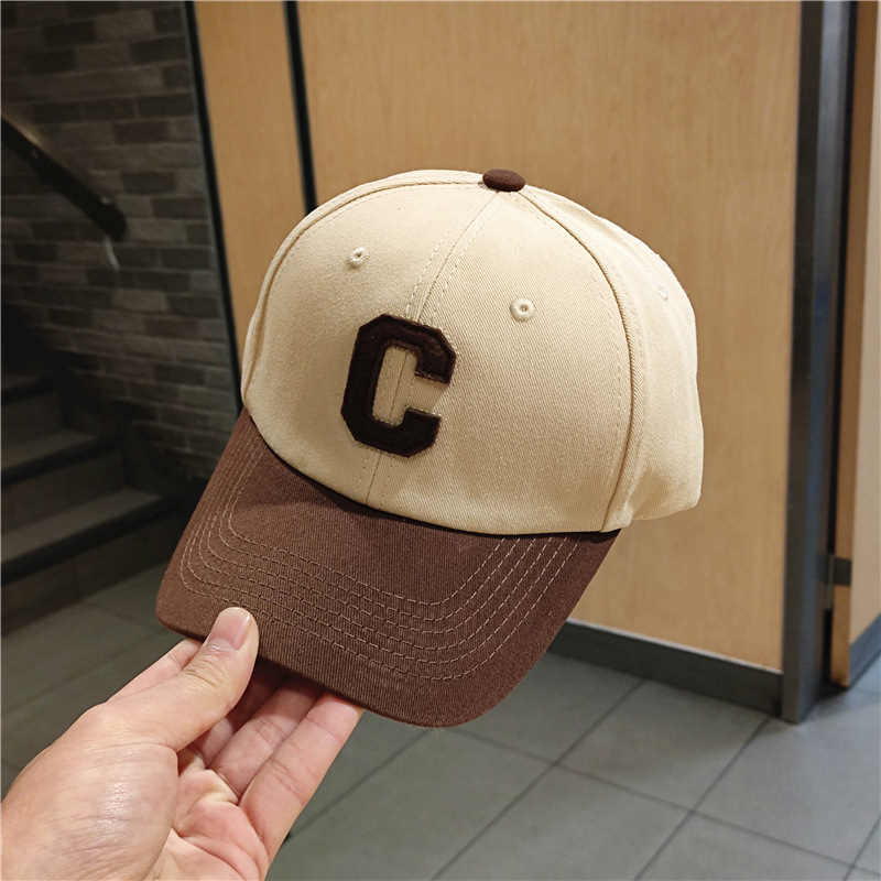 Gorra de béisbol estilo coreano con letras en patchwork para mujer, que estiliza el rostro, gorra de pico de pato con visera rígida para hombre.