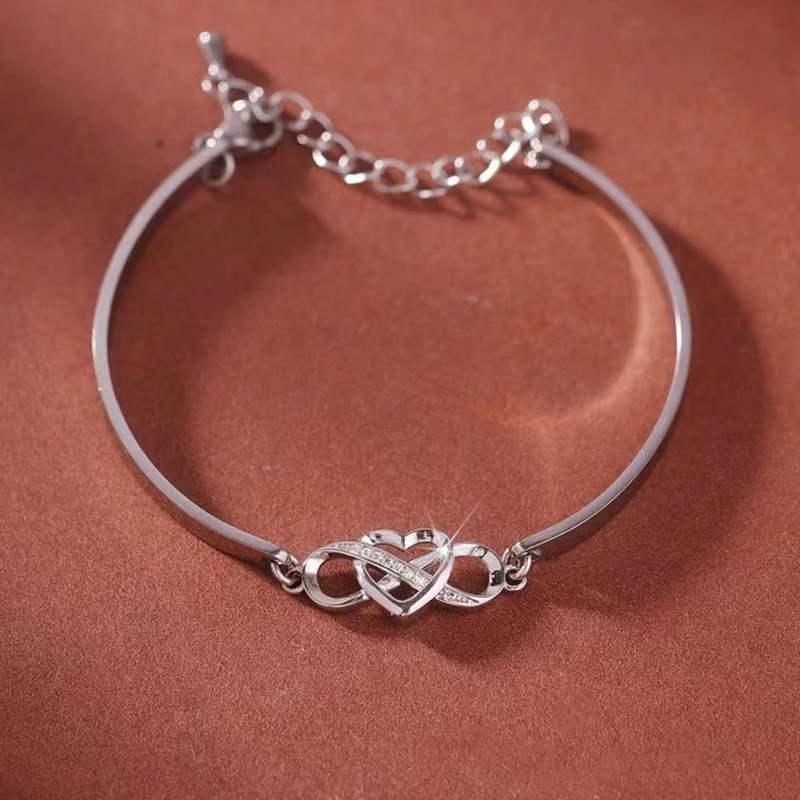 Eternal Heart Bracelet Image 4