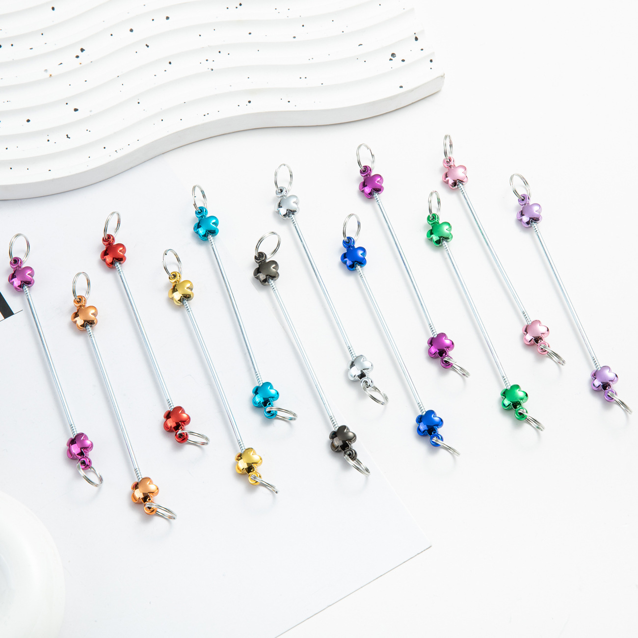 Spot bride love con cuentas accesorios colgantes accesorios de llavero con cuentas creativas accesorios de plástico con cuentas