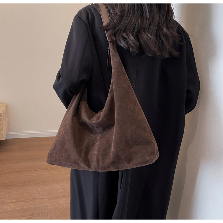 Autumn underarm bag