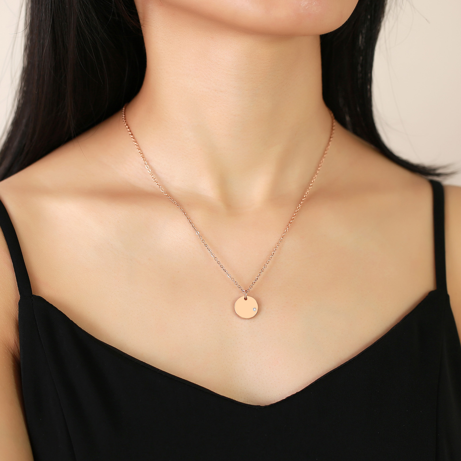 Chinoiserie Round Stainless Steel Titanium Steel Inlay Artificial Diamond Pendant Necklace 1 Piece