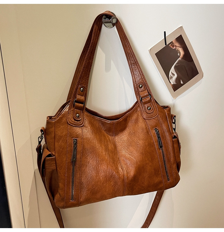 Vintage Women's Tote Bag With Rivets Large Capacity Shoulder Bag_voghion.com