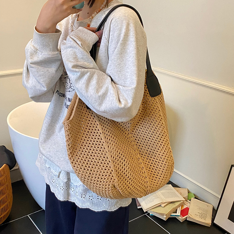 Bolso Tote de gran capacidad hueco tejido femenino 2025 nuevo bolso de playa de vacaciones junto al mar bolso tejido de paja de alta gama coreano