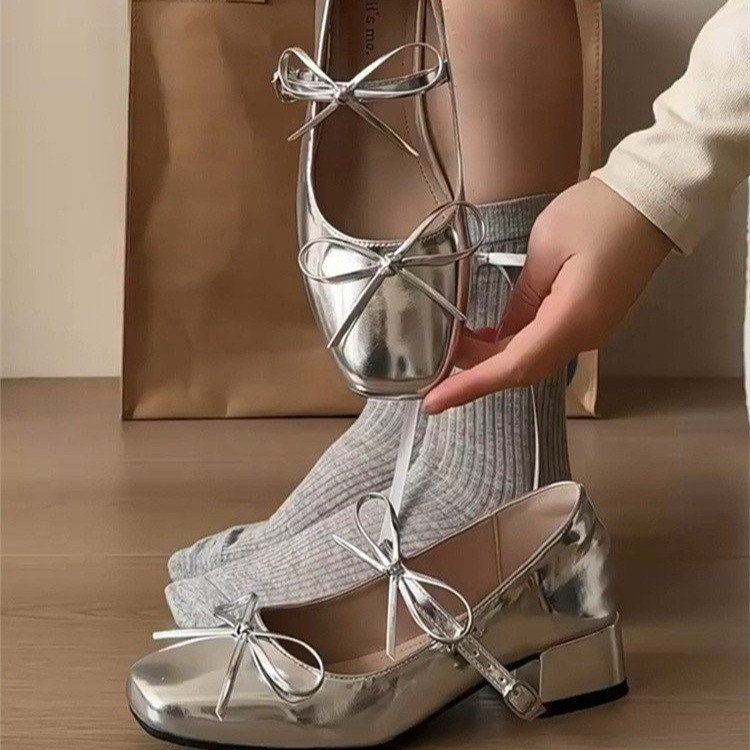 Zapatos de arco francés plateado mary-zhen primavera 2026 nueva moda versátil zapatos de cuero superficiales zapatos de cabeza cuadrada