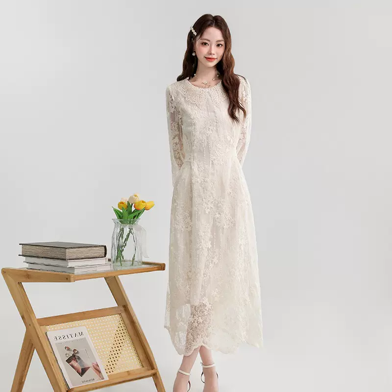 实拍2025春夏新款法式复古重工刺绣镂空设计长款显瘦蕾丝连衣裙