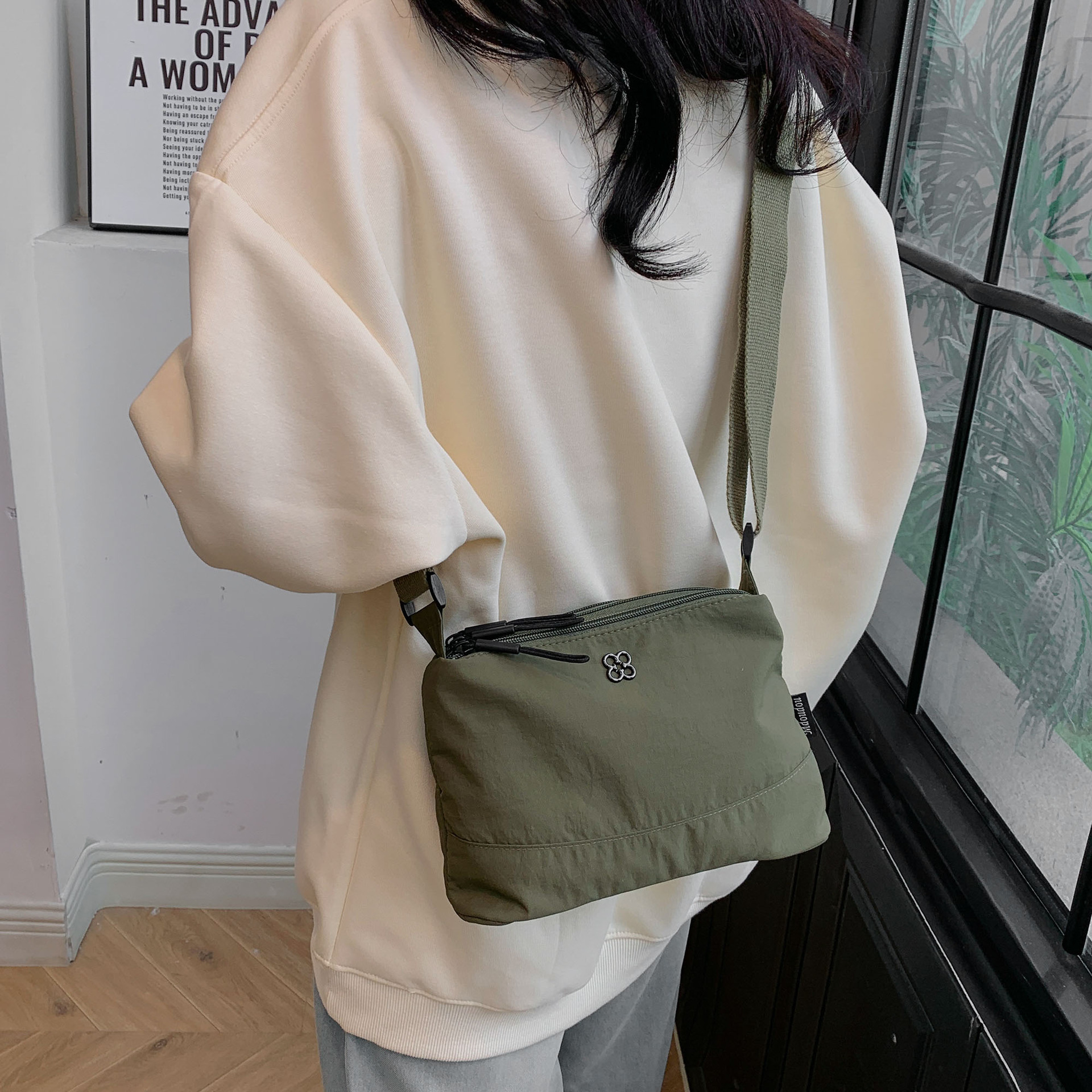 Kvinnors stor kapacitet, enfärgad, axelavancerad och minimalistisk, crossbody-väska för kvinnor, handväska i canvas, mobil_voghion.com