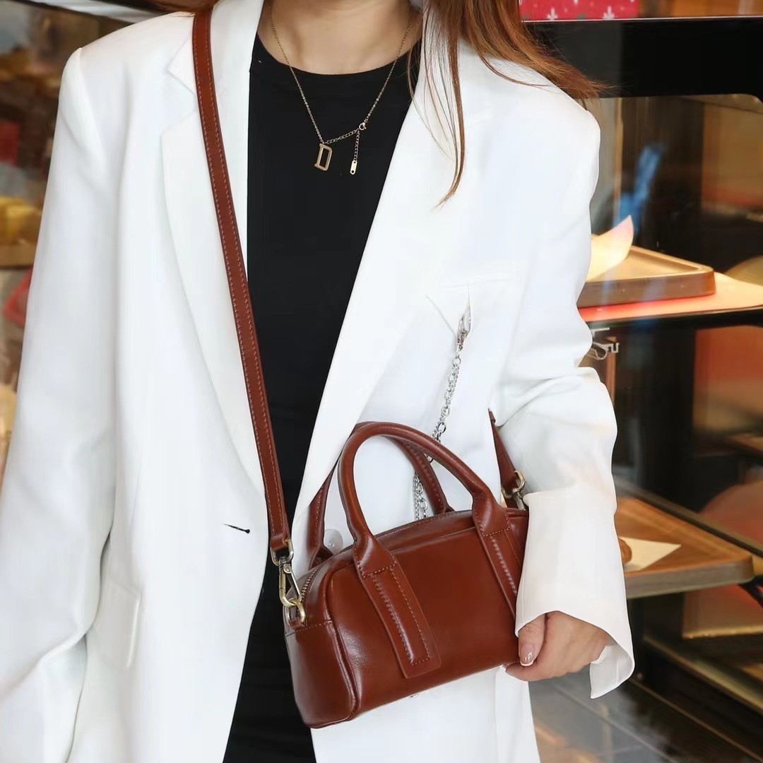 Vintage Vegetable-Tanned Leather Women's Bag, Fashionable Versatile Shoulder Crossbody Bag, Premium Handmade Cowhide Small Square Bag, Motorcycle Bag - Thumbnail 3