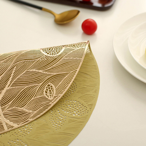 Nordic-style perforated PVC round Western dinner mat, home Ins-style gold foil heat-insulating mat, waterproof and anti-slip dining table mat, cross-border