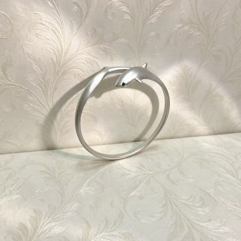 European and American Style Personalized Silver Long-Tailed Shark Open Bracelet for Women, Niche Design, Simple and High-End Feel, Versatile Ring