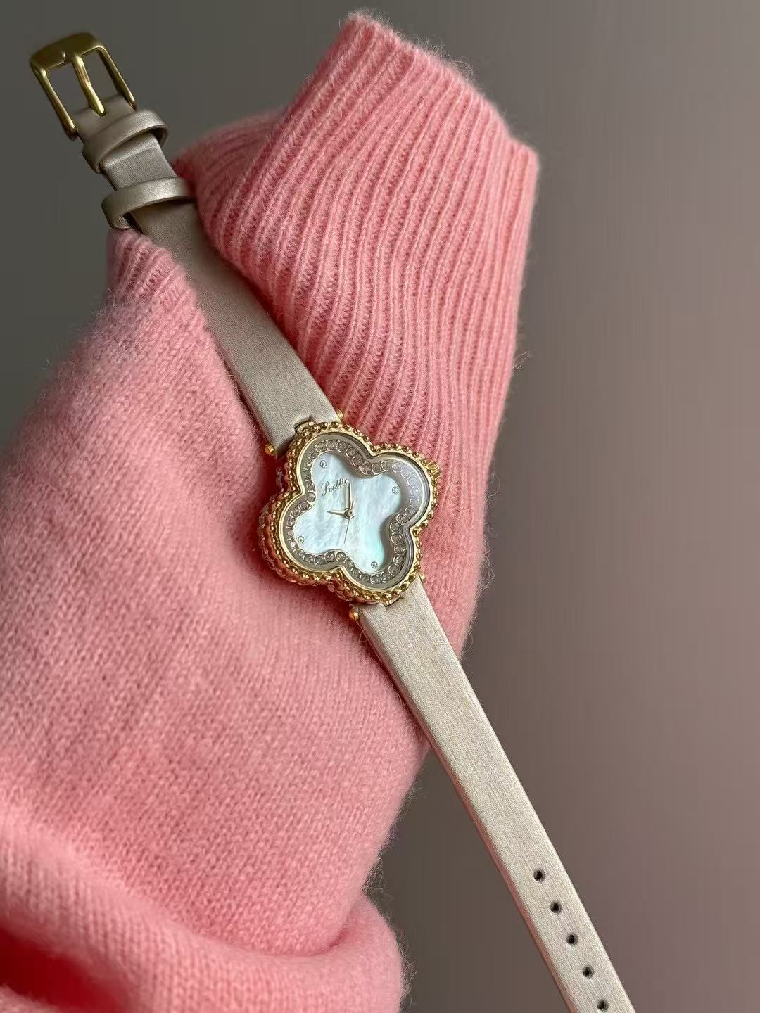 Women's Four Leaf Clover Quartz Watch With Leather Strap Shell Dial_voghion.com