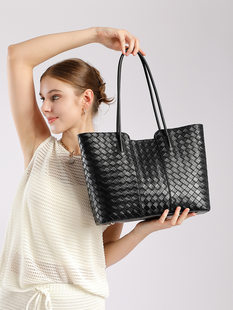 Leather capacious woven one-shoulder bag, genuine leather