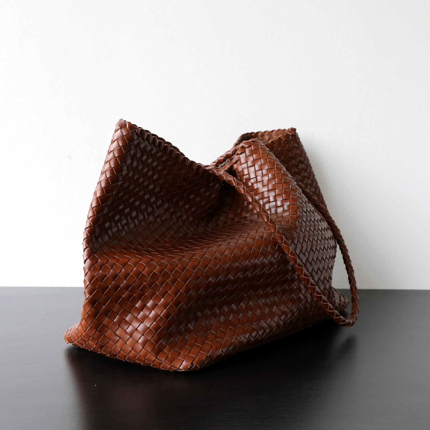 Retro capacious leather bag, high-quality style, genuine leather