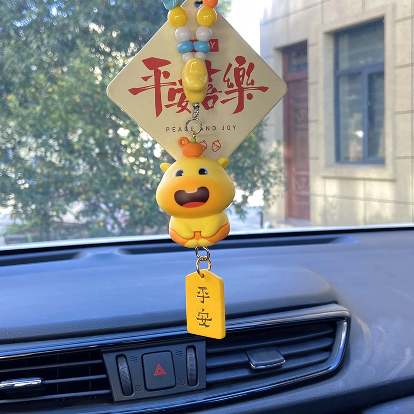 Cute Capybara Car Pendant, Car Interior Safety Charm, High-End Rearview Mirror Decoration, Adorable Hanging Ornament