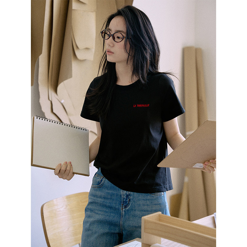 "Trouvaille" French-Style Minimalist Cool Embroidered T-Shirt for Women, Summer Round-Neck Short-Sleeve Versatile Regular Shoulder Top "Trouvaille" French-Style Minimalist Cool Embroidered T-Shirt for Women, Summer Round-Neck Short-Sleeve Versatile Regular Shoulder Top