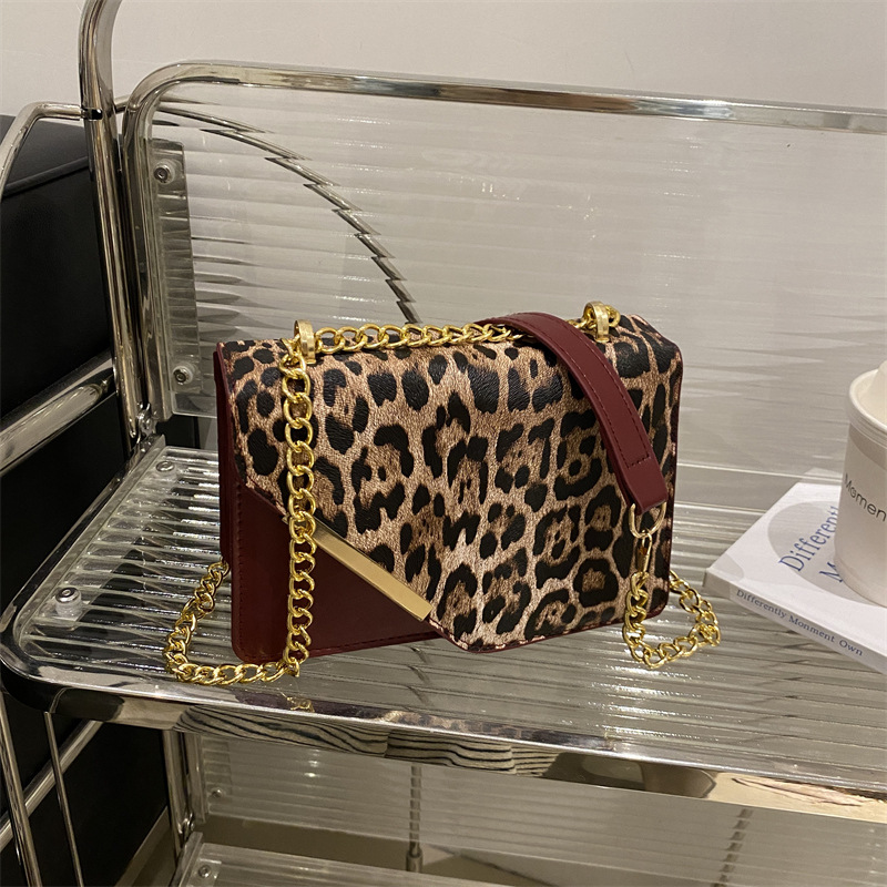 2024 invierno nuevo nicho diseño leopardo bolso de hombro de moda simple bolso de brazo cadenas mochila personalidad