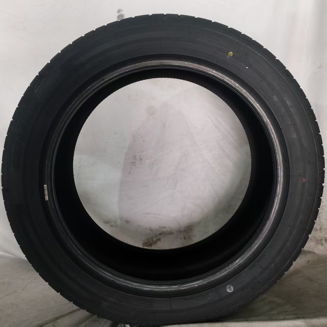 Brand New Genuine Car Tires with High Cost Performance, Model 2754520, Suv, Brand New, Wear-Resistant, Durable, and Rugged