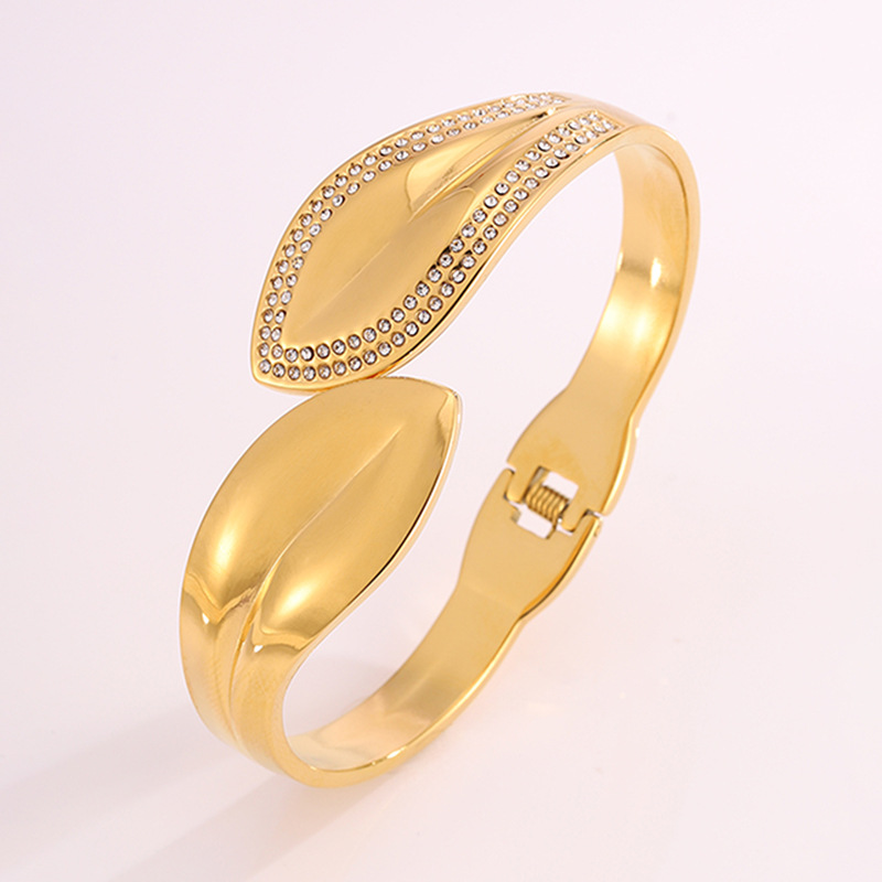Brazalete de acero de titanio abierto Europa y América retro hoja de diamante no se desvanece placa ancha chapado 18k oro brazalete de acero inoxidable