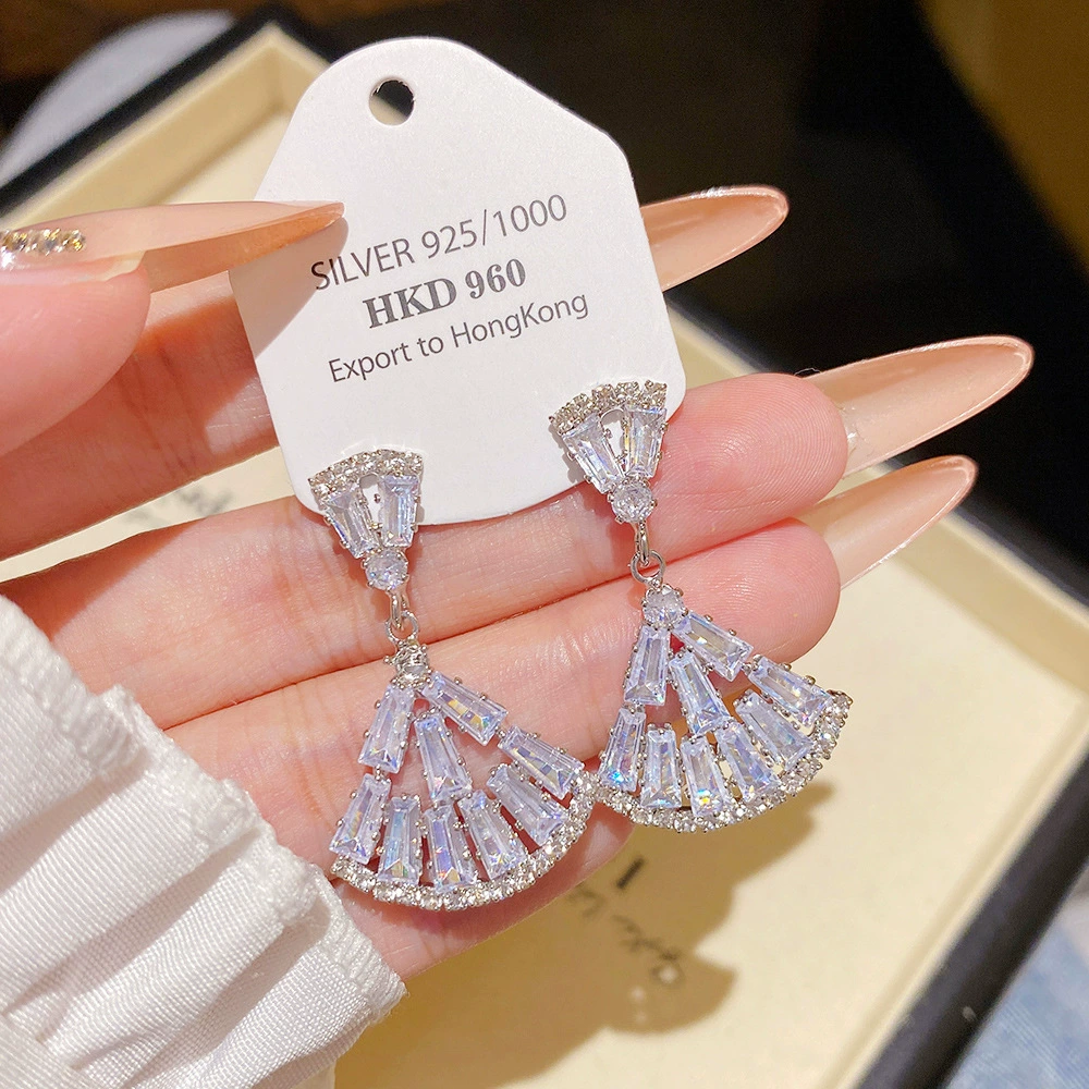 Серебряные серьги 925 пробы, жемчужные вставки, легкая роскошь европейский стиль, легкие